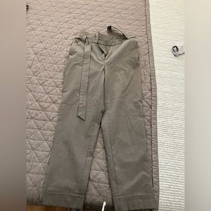 White black market ankle pants with bow